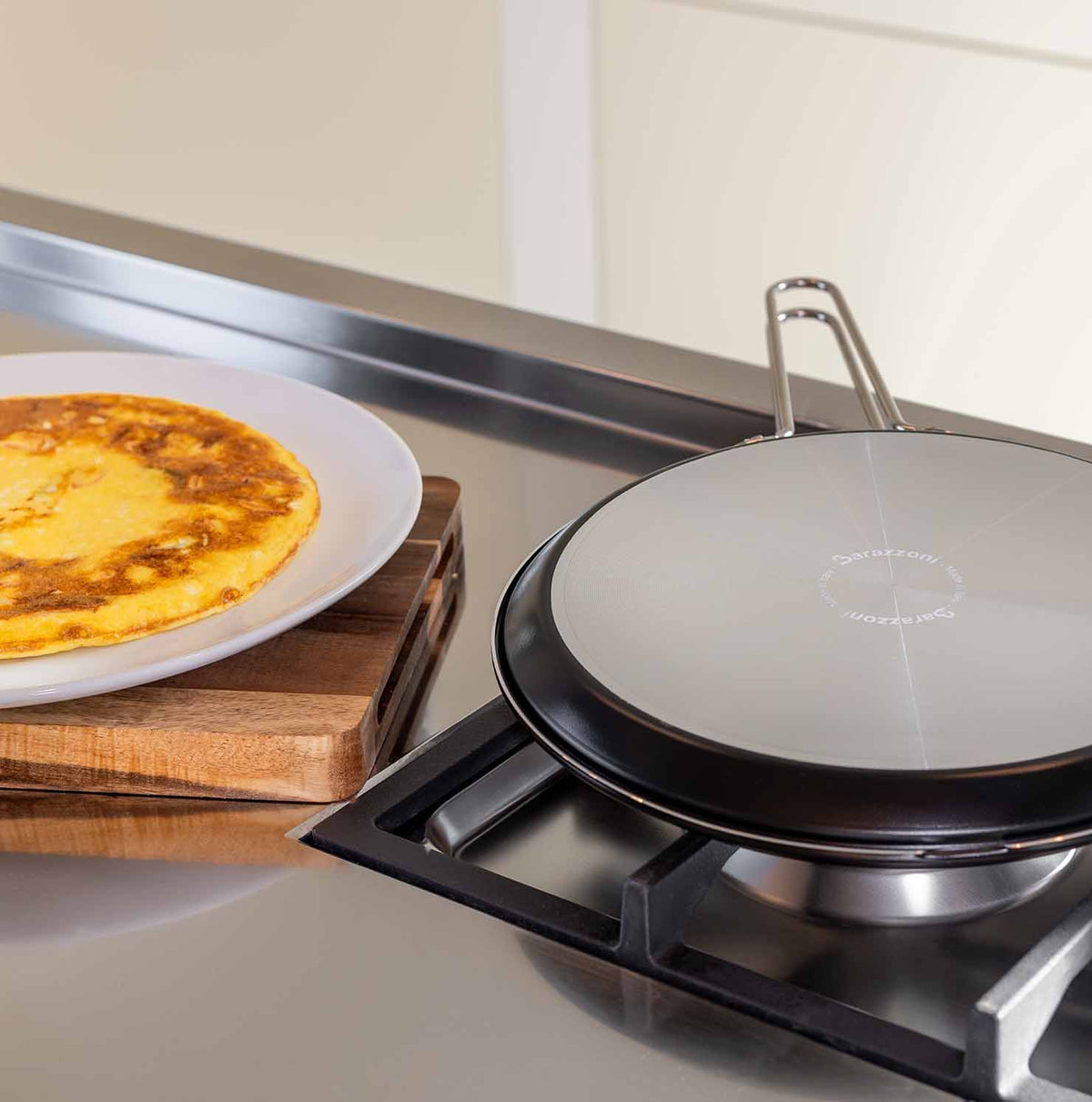 Low omelette maker