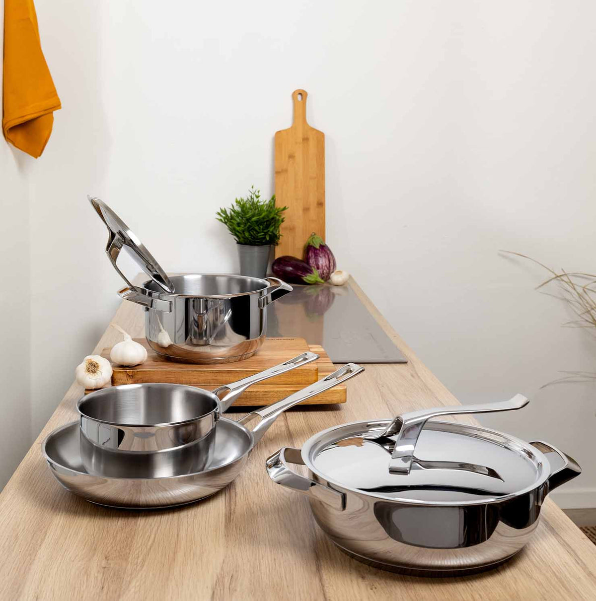Long-handled pan