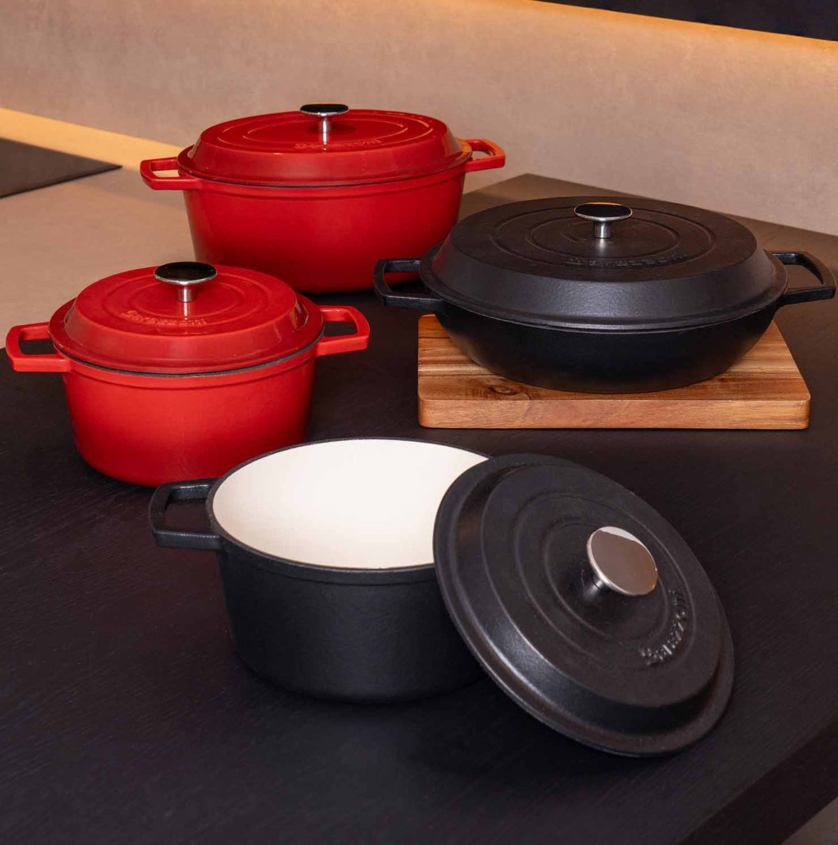 Pan with lid - matte black